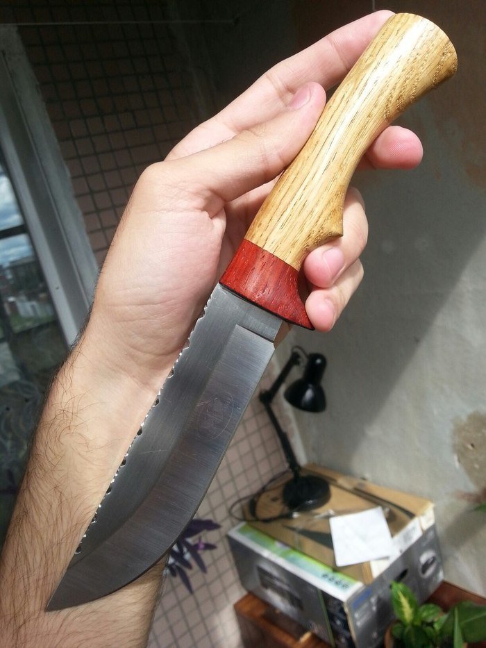 Нож с рукоятью из дуба и падука