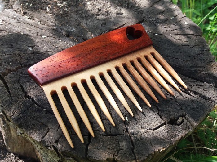 Пример деревянного гребня для волос