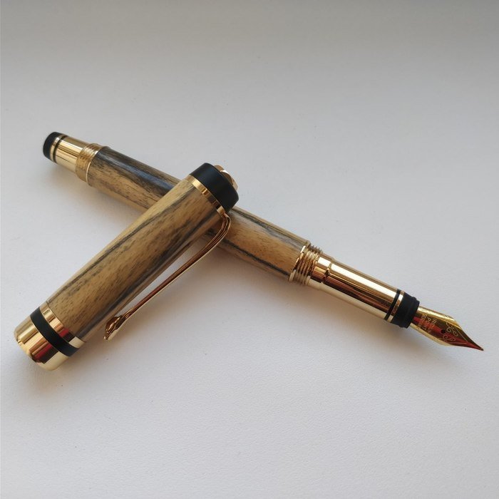 ручка с корпусом из древесины лунного эбена
