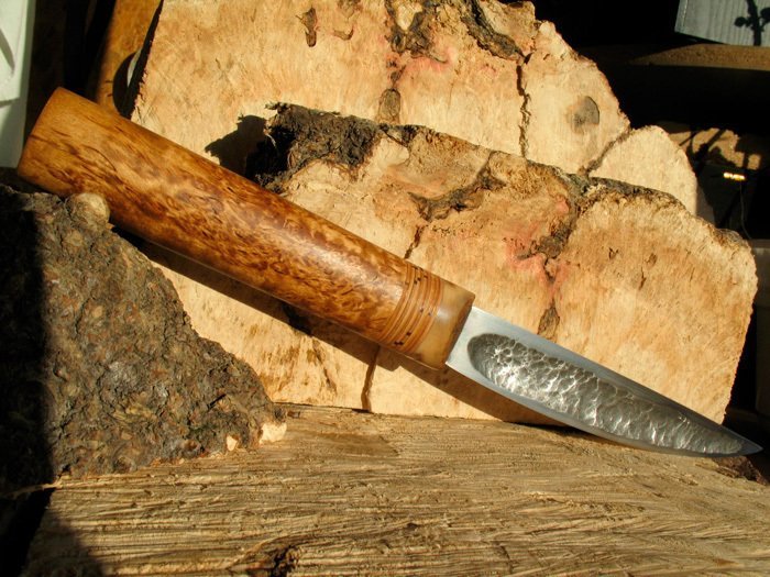 Пример якутского ножа с рукоятью из карельской березы