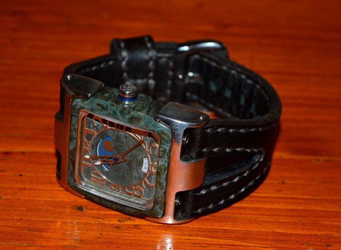 наручные часы с циферблатом из стабилизированной древесины