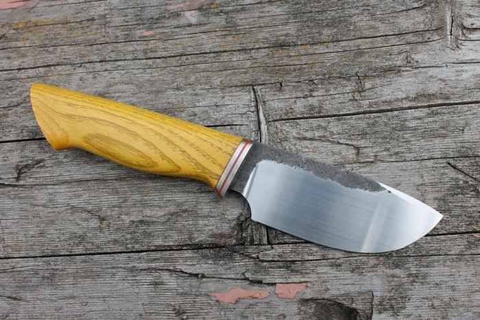 Пример рукояти ножа из древесины маклюры