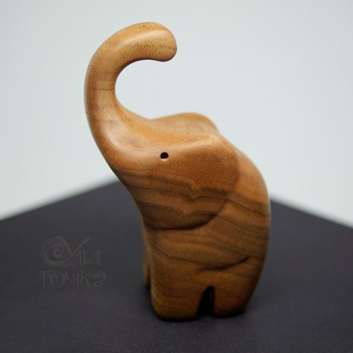 фигурка слона из древесины грецкого ореха