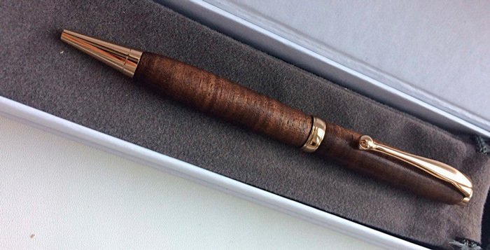 Пример ручки из кавказского ореха