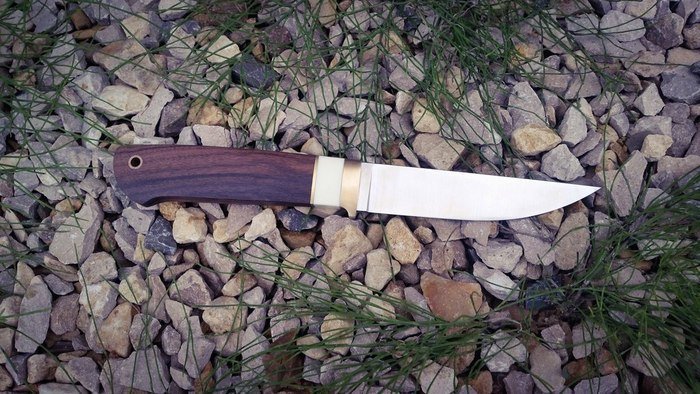 Пример рукояти ножа из древесины палисандра сантоса