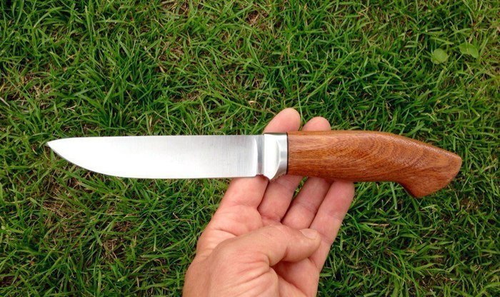Пример рукояти ножа из древесины сапеле