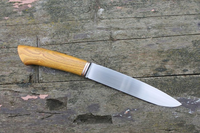 Пример рукояти ножа из древесины скумпии