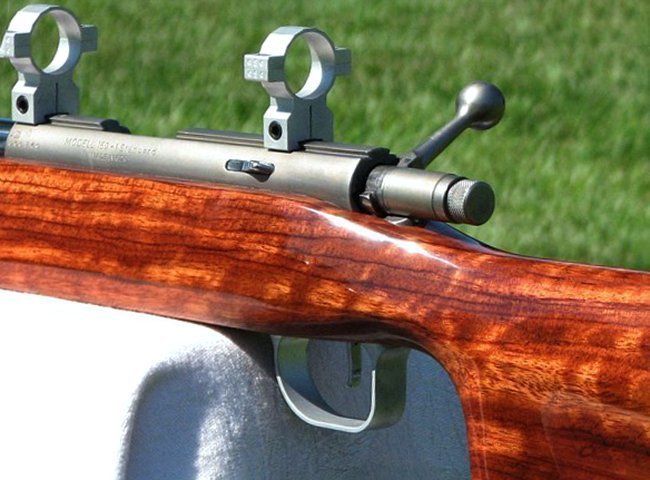 винтовка с прикладом из древесины бубинго