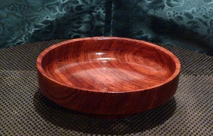 тарелка из древесины бубинго