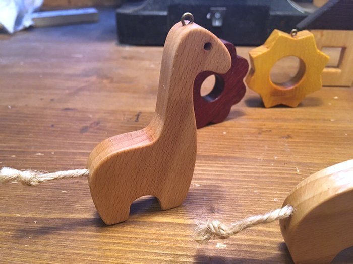 деревянная игрушка из древесины дуба