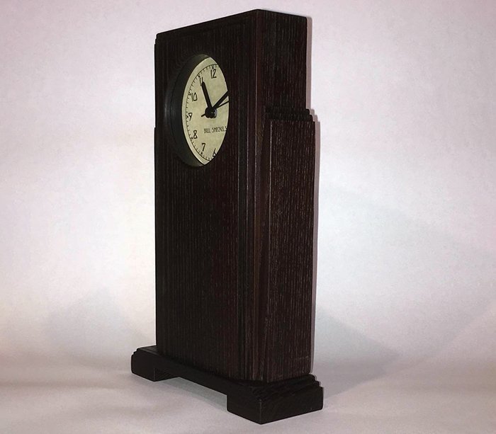 настольные часы с корпусом из древесины термоясеня