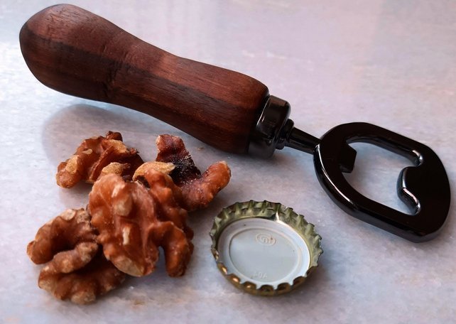 открывашка с рукоятью из древесины американского ореха