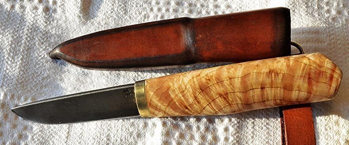 нож с рукоятью из древесины сувели черемухи