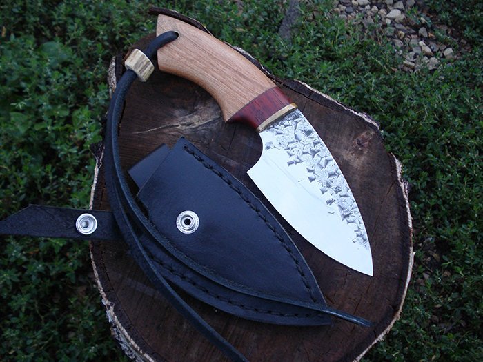 нож с рукоятью из древесины карагача и падука