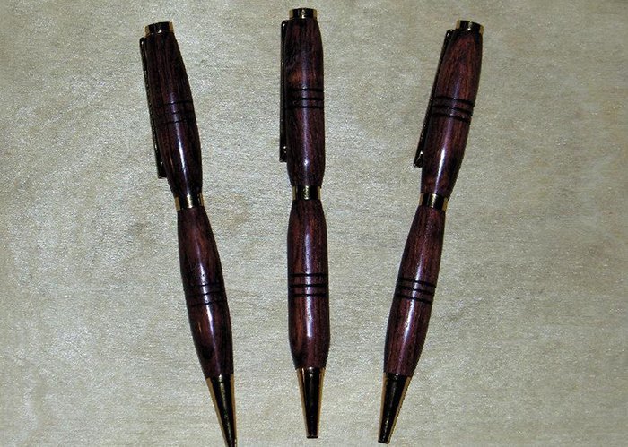 пишущие ручки с корпусами из древесины бразильского палисандра