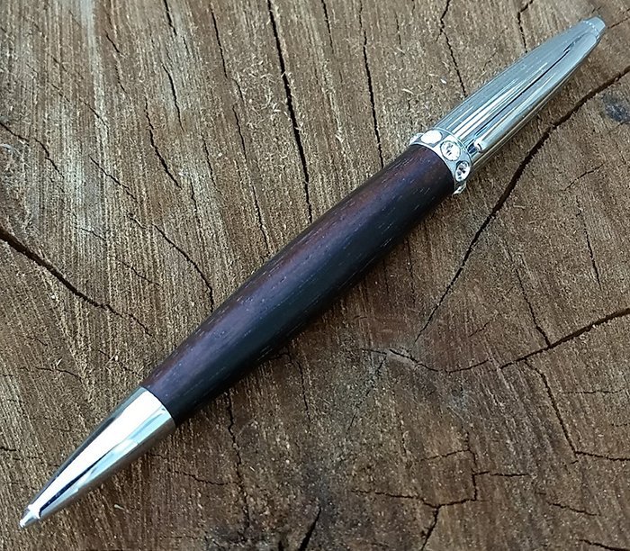 ручка с корпусом из древесины якаранды