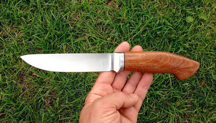 нож с рукоятью из древесины сапеле