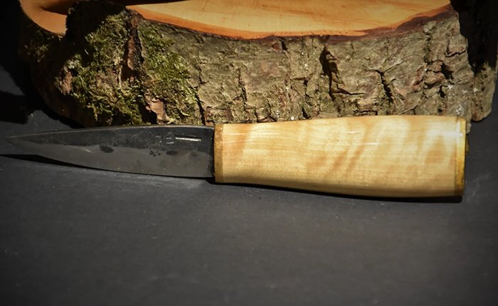 ножик с рукояткой из древесины березы