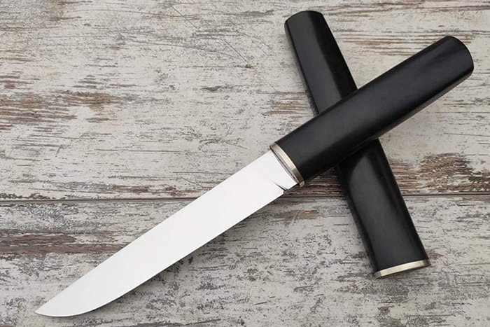 нож с рукоятью и ножнами из древесины черного граба