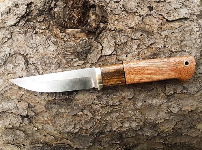 нож с рукоятью из древесины меранти