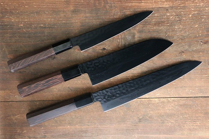 набор кухонных ножей с рукоятями из древесины венге