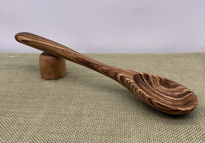 деревянная ложка из древесины зебрано