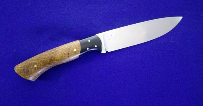 нож с рукоятью из стабилизированной торцевой древесины американского дуба