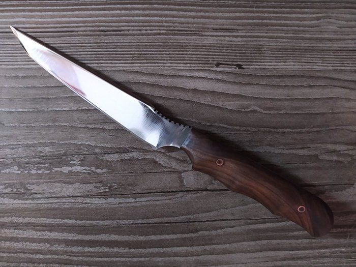 нож с рукоятью из древесины карагача