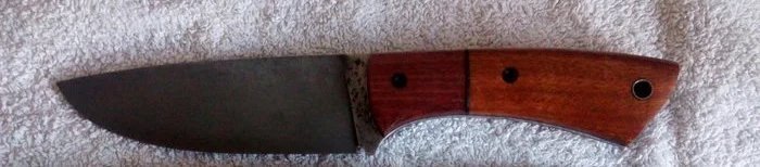 нож с рукоятью из древесины макоре