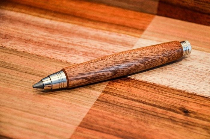 механический карандаш с корпусом из древесины косипо