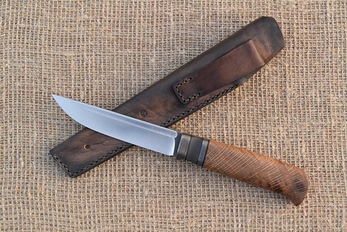 нож с рукоятью из стабилизированной древесины дуба