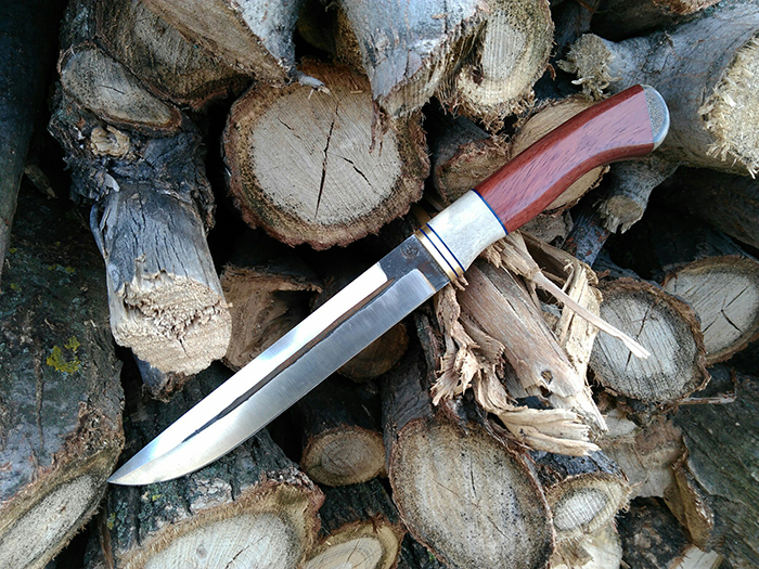 нож с рукоятью из древесины бубинго