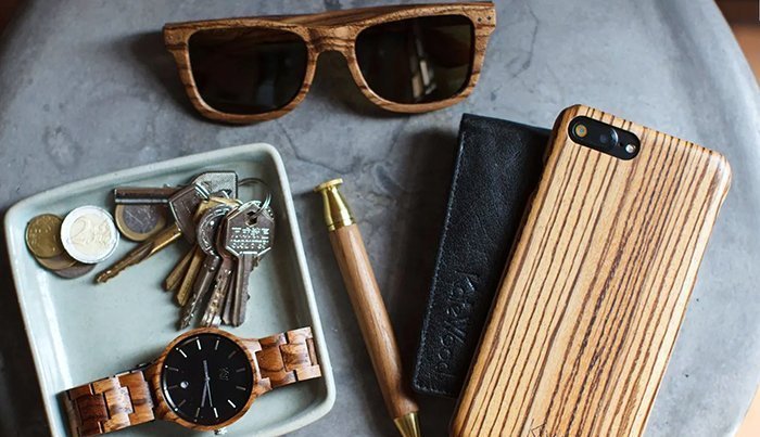 очки, часы, ручка и чехол для телефона из древесины зебрано