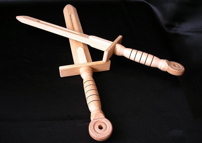 игрушечные деревянные мечи