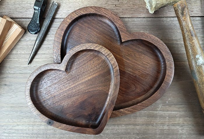 деревянные подносы в форме сердца