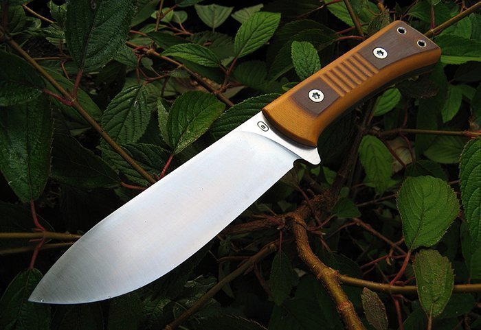 нож с рукоятью из текстолита