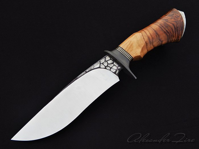 нож с деревянной рукоятью и проставками из бронзы