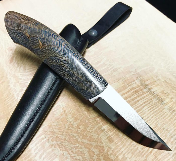 нож с рукоятью из стабилизированной древесины