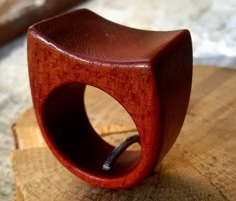 кольцо из древесины массарандубы