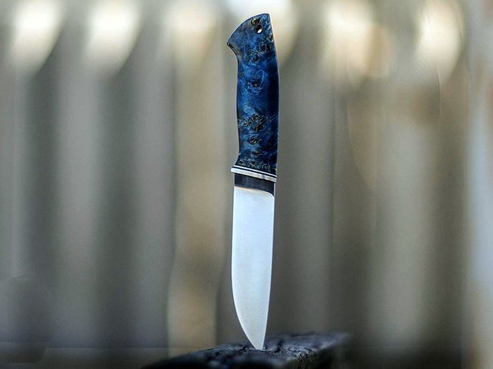 нож с рукоятью из древесины стабилизированного осокоря