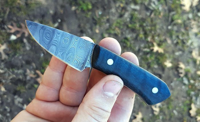 карманный нож с рукоятью из древесины стабилизированного тополя