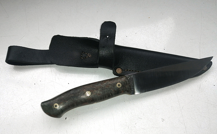 нож с рукоятью из стабилизированной черной древесины