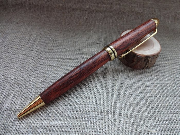ручка с корпусом из древесины бубинго
