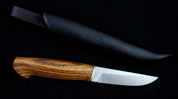 нож с клинком из стали k110
