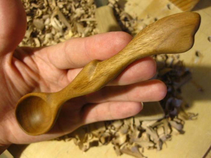Обработанная льняным маслом деревянная ложка