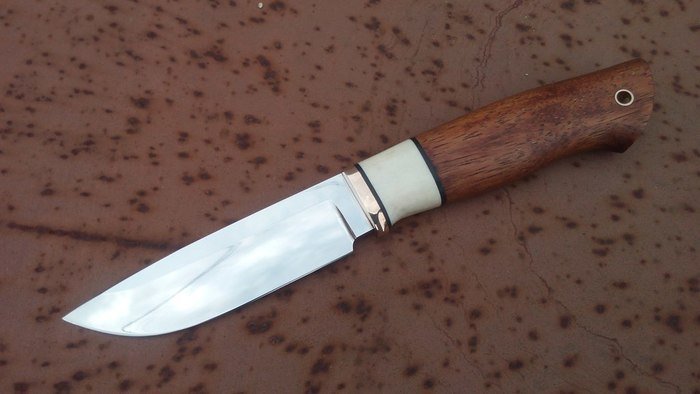 Нож с рукоятью из мербау