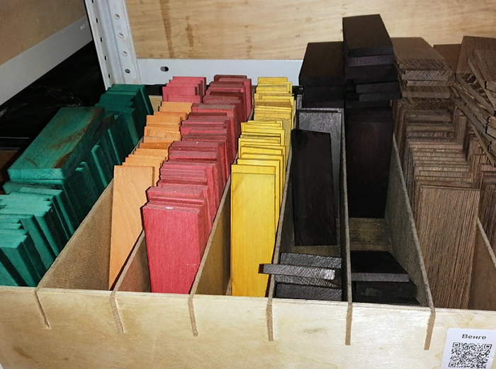 ящик из фанеры с мелкогабаритным товаром
