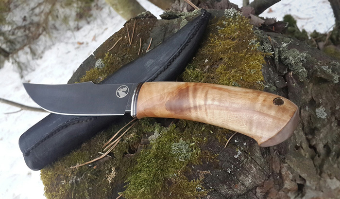 нож с рукоятью из древесины березы