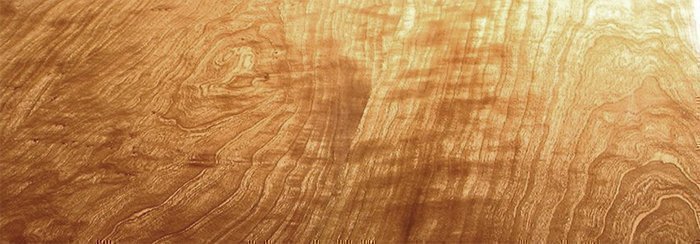 деревянная поверхность покрытая мастикой с канифолью