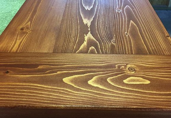 Стол из древесины сосны с покрытием морилкой Varathane woodstain american walnut